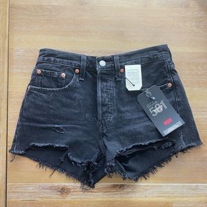 High rise Levi’s shorts